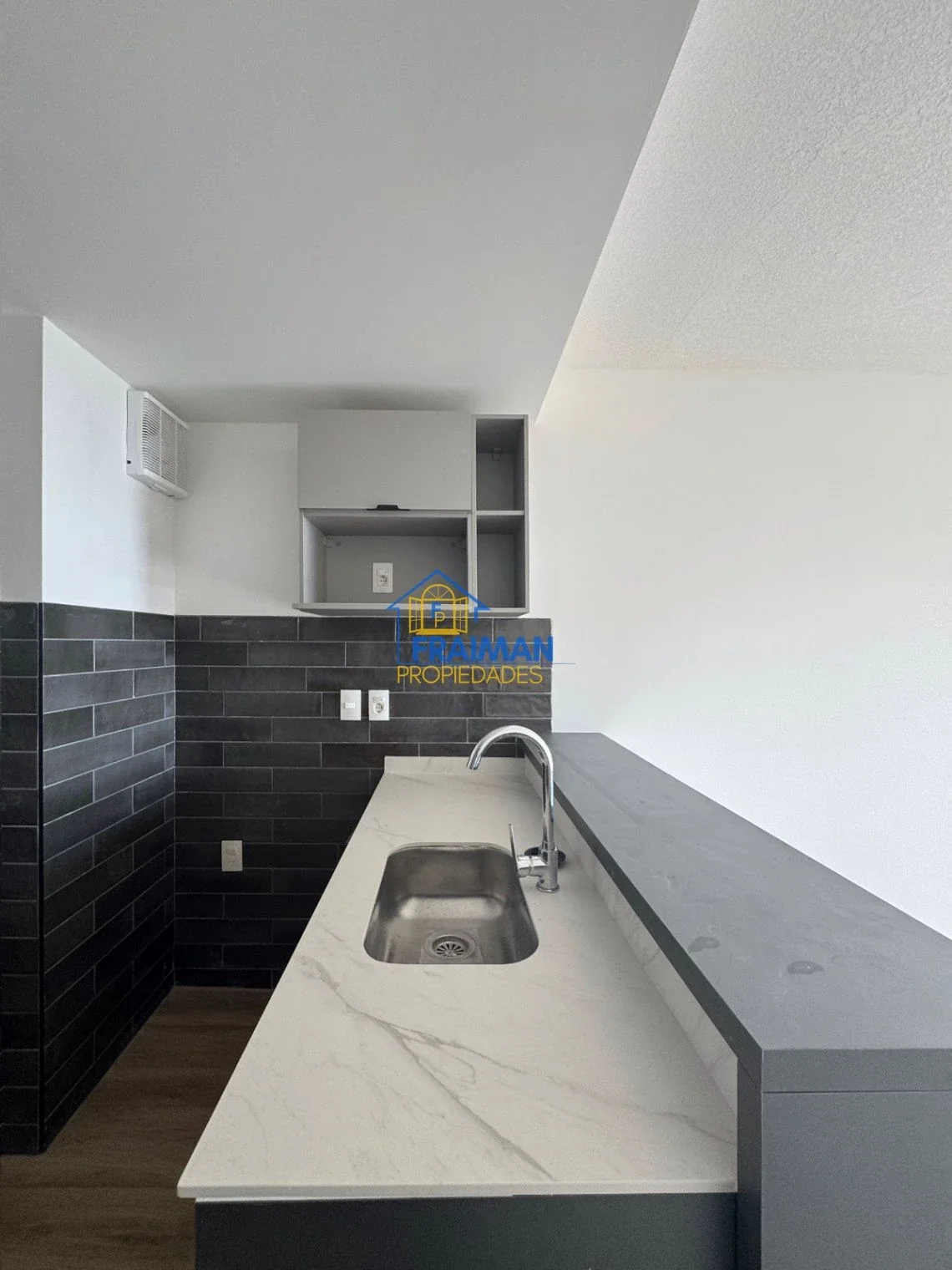 Apartamento en alquiler en Tres Cruces - Imagen 2