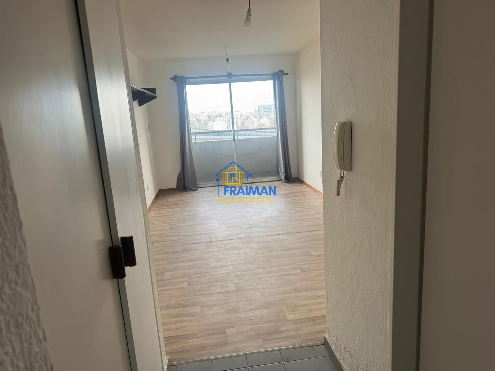 Apartamento Monoambiente en alquiler en Tres Cruces - Imagen 2