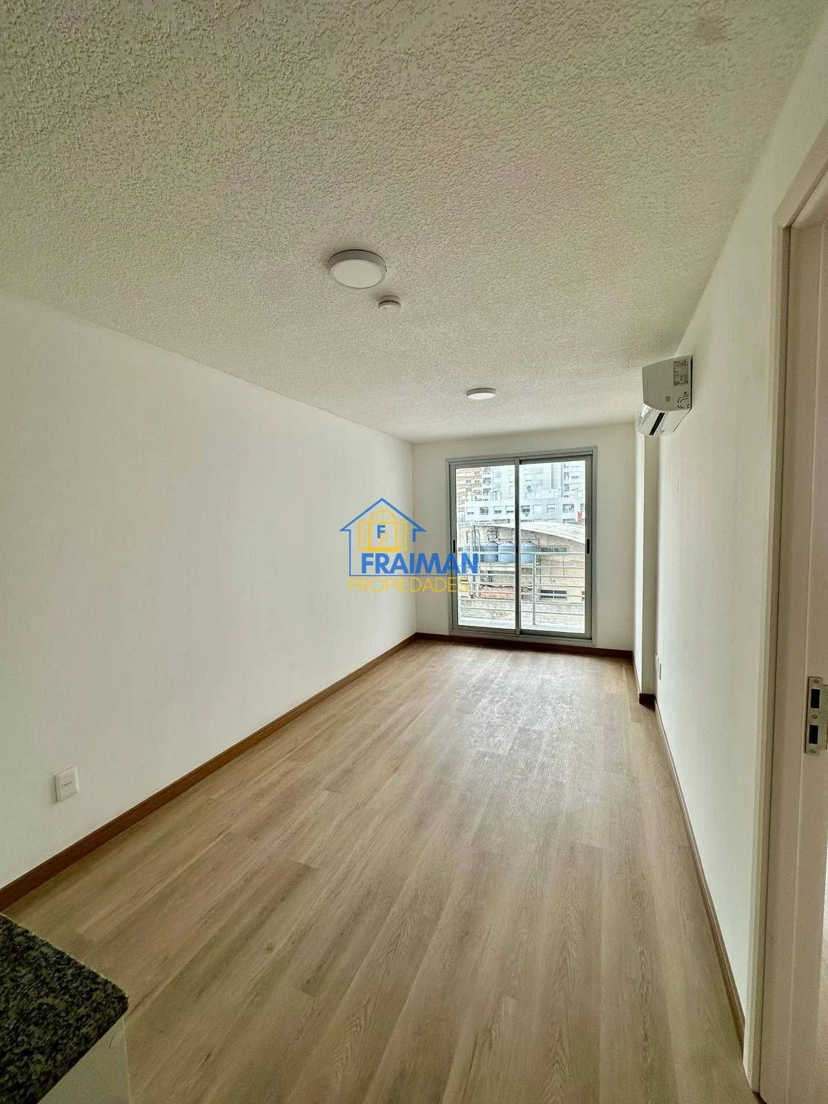 Apartamento en alquiler en Tres Cruces - Imagen 4