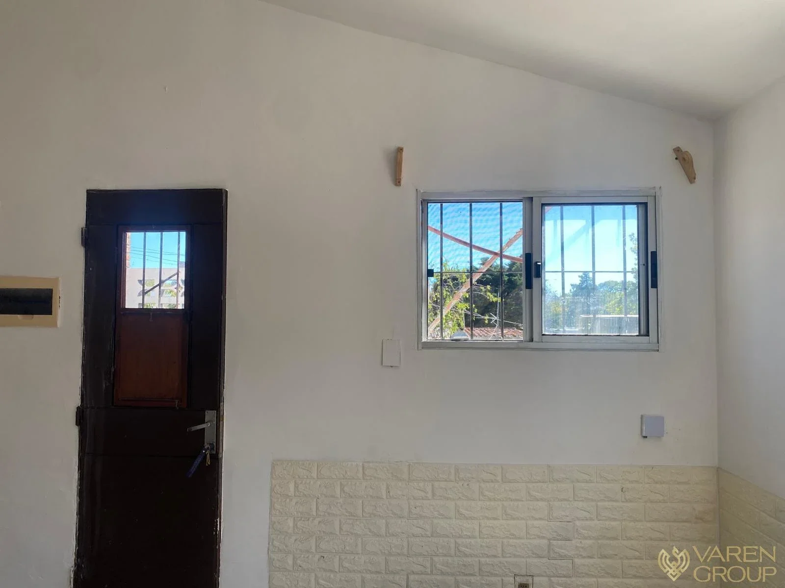 Apartamento en alquiler c/ cochera en Atlántida - Imagen 2