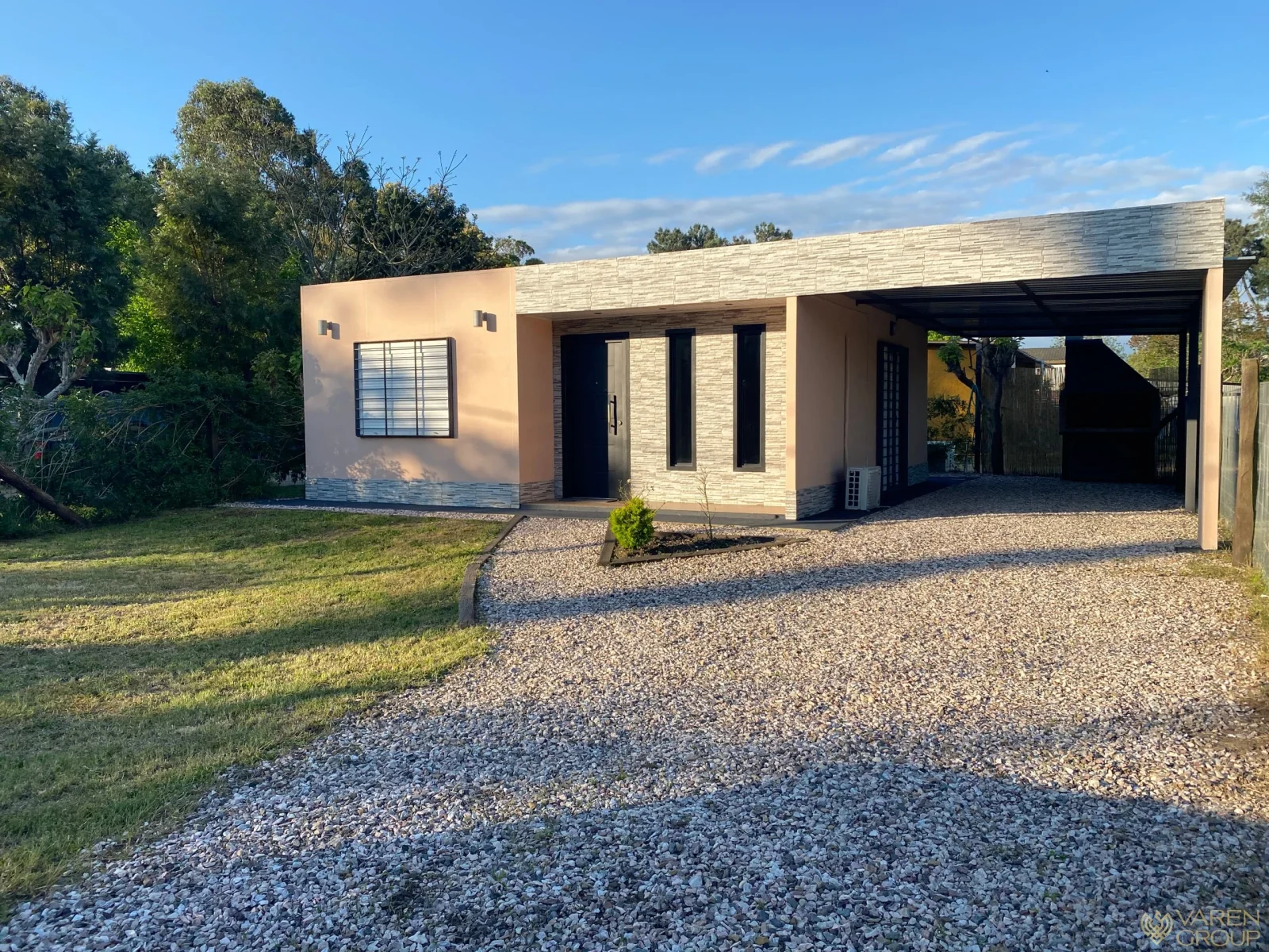 Casa en alquiler c/ cochera en Villa Argentina - Imagen 1