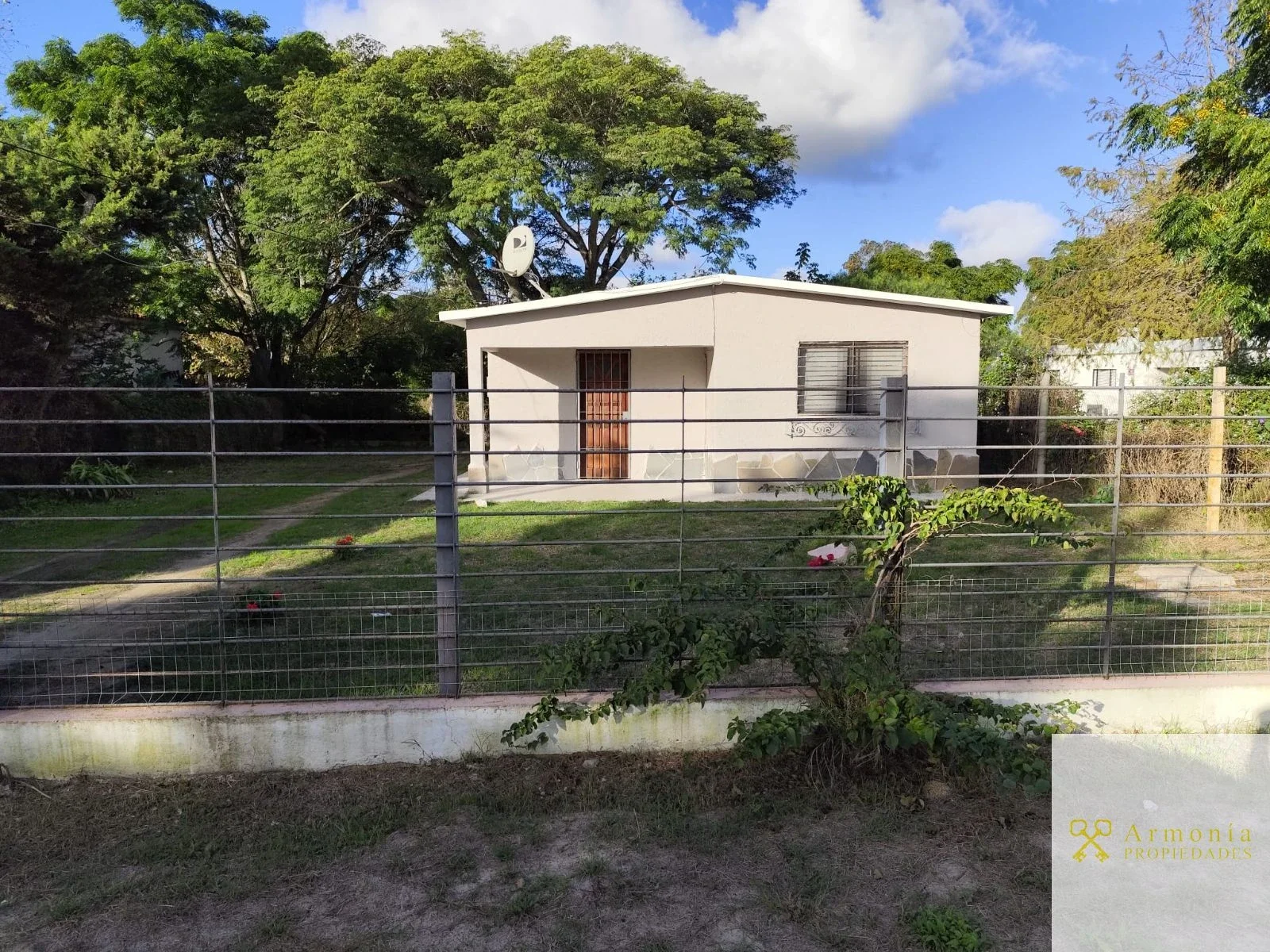 Casa en alquiler de 2 dormitorios c/ cochera en Salinas - Imagen 1