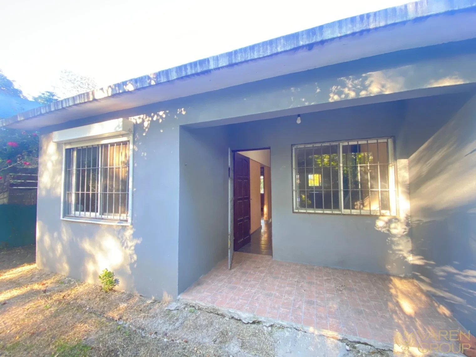 Casa en alquiler c/ cochera en Atlántida - Imagen 1
