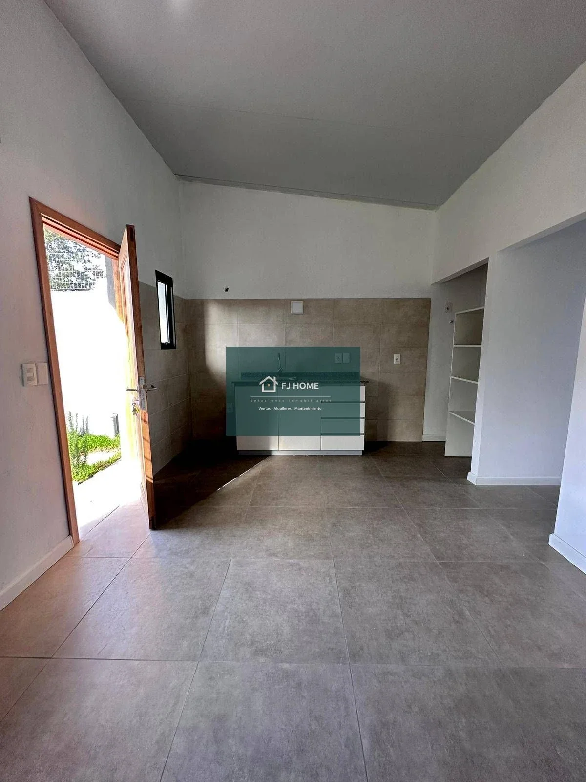 Casa en alquiler de 1 dormitorio c/ cochera en El Pinar - Imagen 2