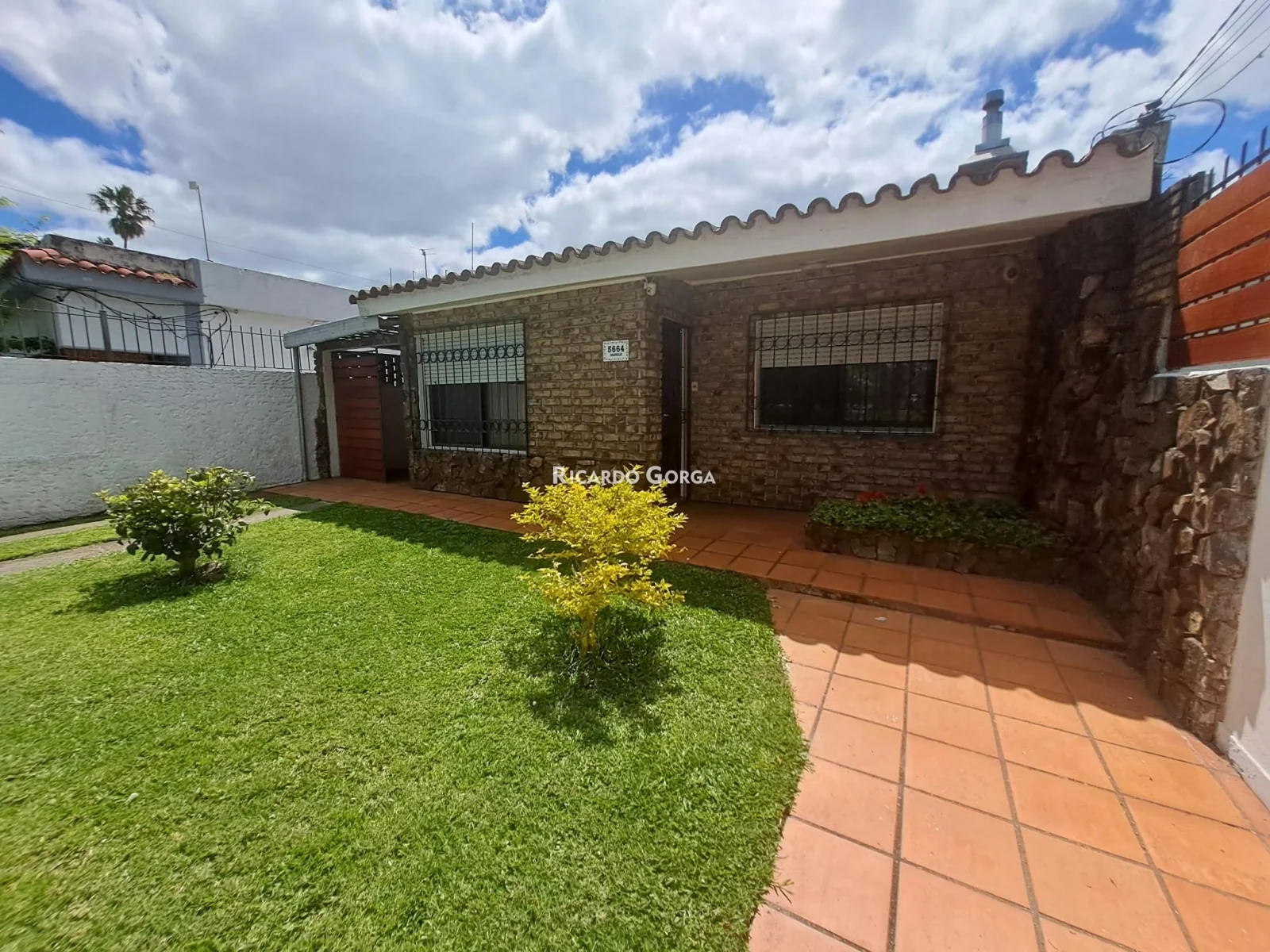 Casa venta toda una planta 3 dormitorios y 2 baños para entrar a vivir en Colón - Imagen 1
