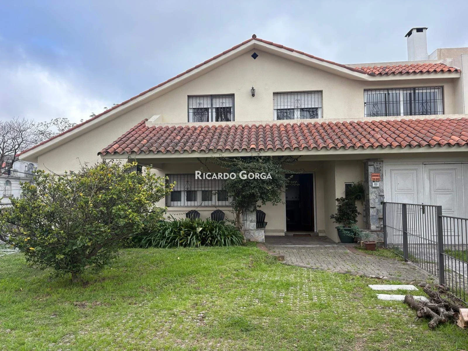 Hermosa casa PH de bajos de 3 dormitorios, cocheras y fondo en Prado - Imagen 1