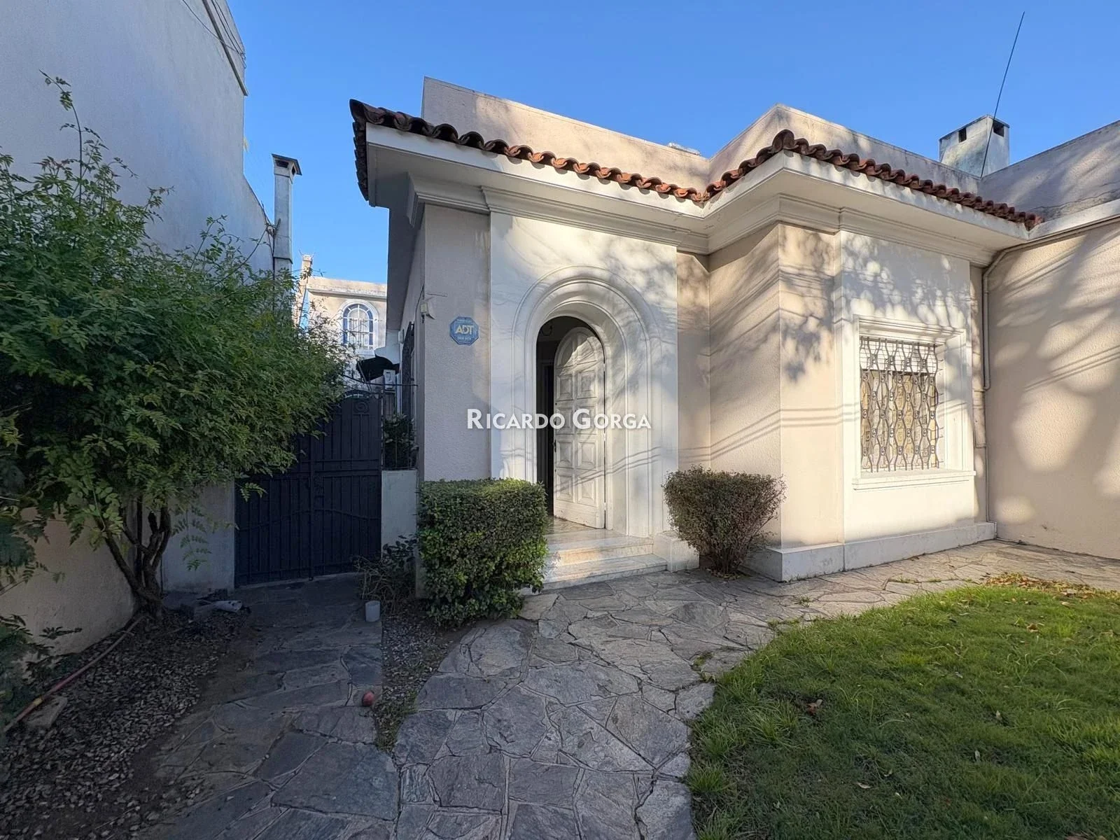 Casa en Venta de 3 Dormitorios, jardín y patio en hermosa zona de Atahualpa - Imagen 1