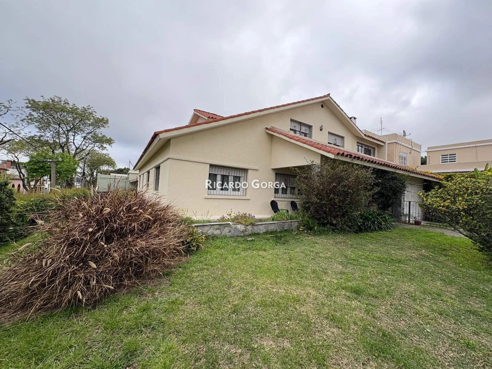 Hermosa casa PH de bajos de 3 dormitorios, cocheras y fondo en Prado - Imagen 2