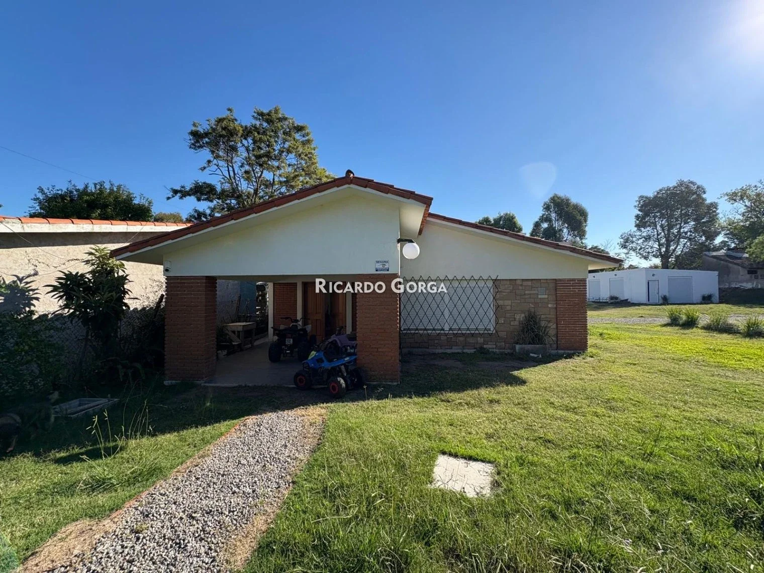 Casa en venta con renta de 6 dormitorios a metros de la playa en Las Toscas - Imagen 2