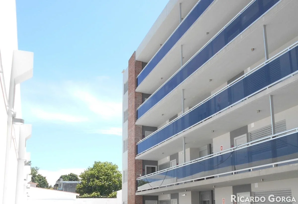 Apartamento en alquiler de 2 dormitorios y cochera en Cantaros del Prado - Imagen 1