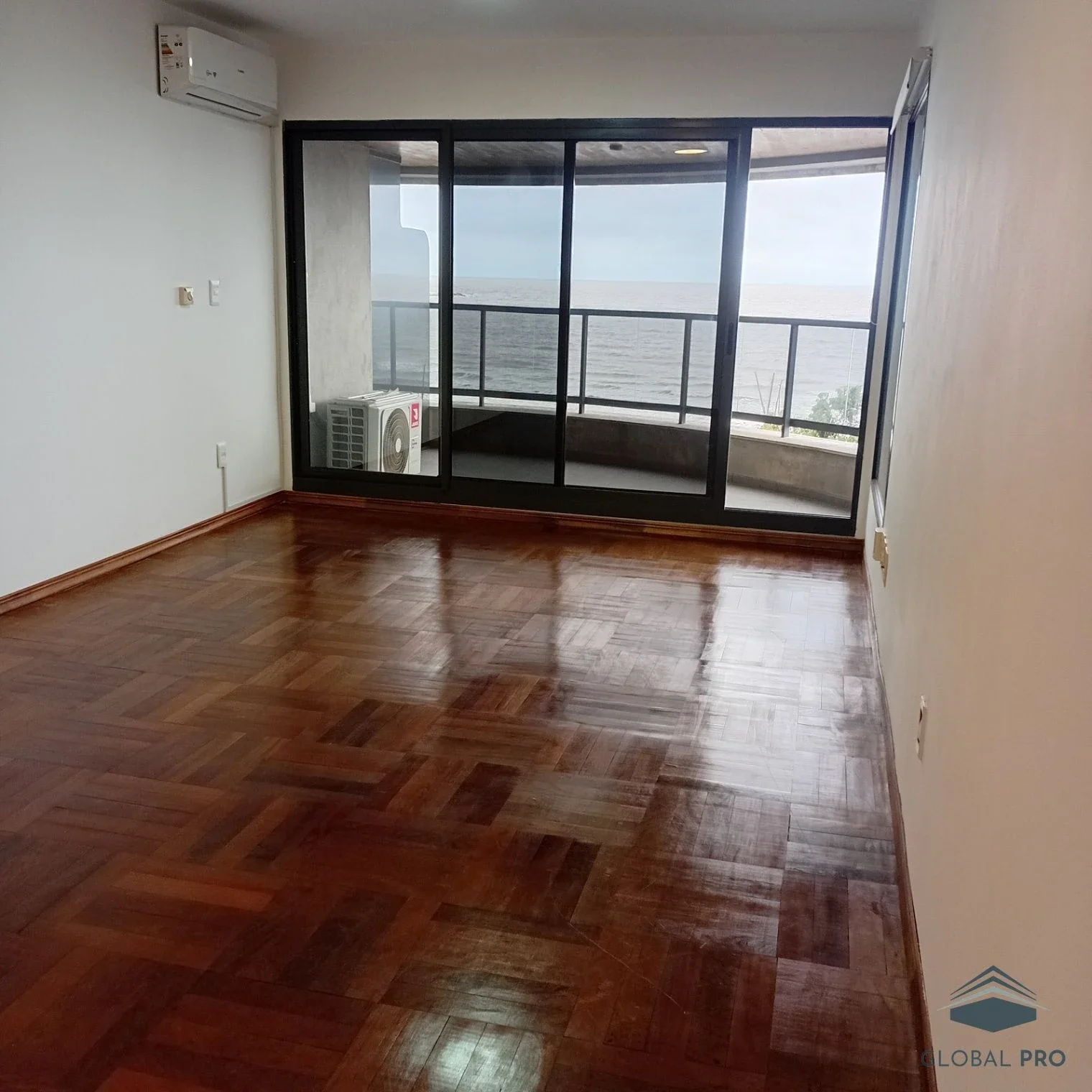 Apartamento en alquiler c/ cochera en Malvin - Imagen 1