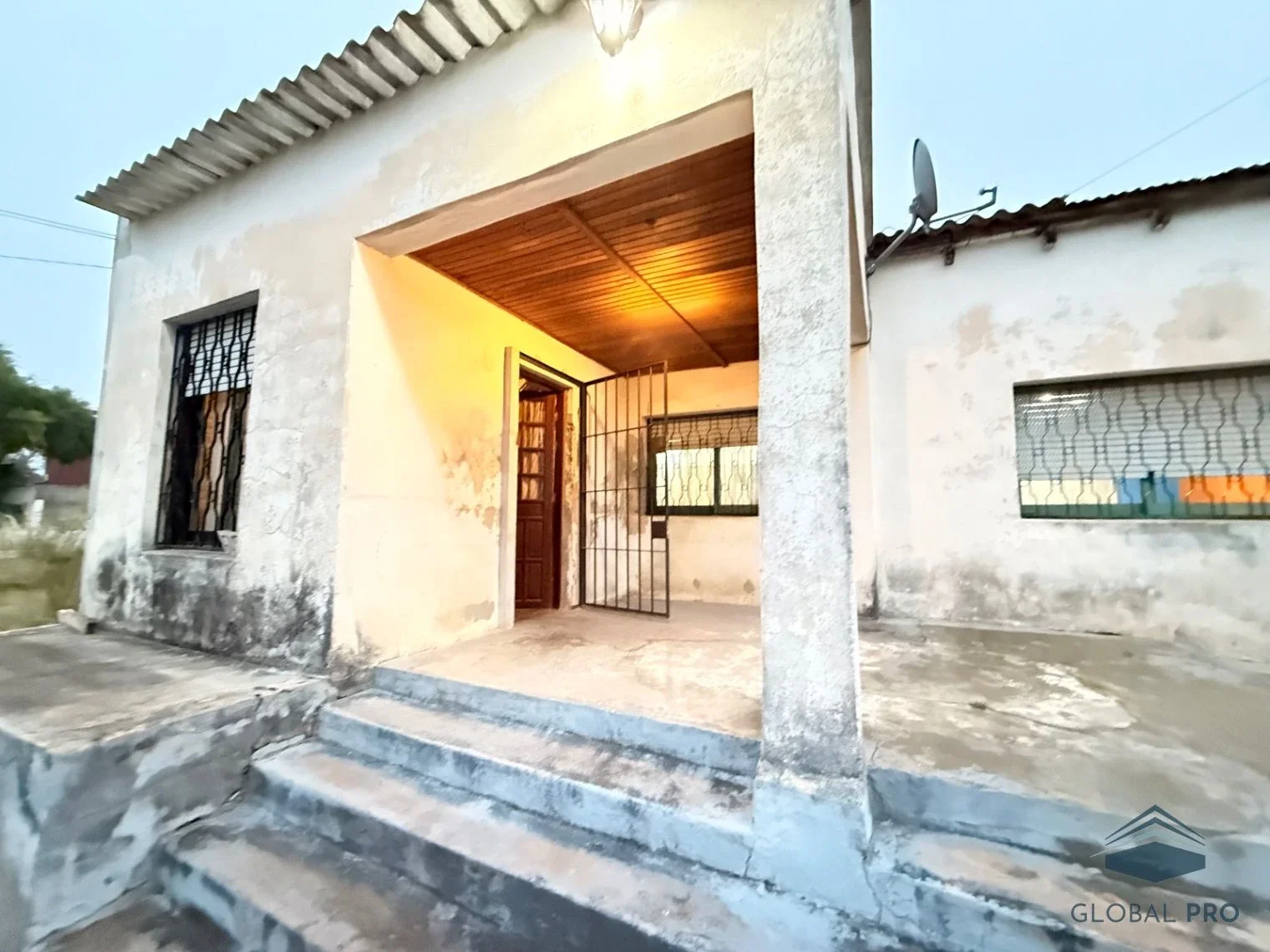 Casa en venta c/ casi 2500 m2 en Nuevo París - Imagen 1
