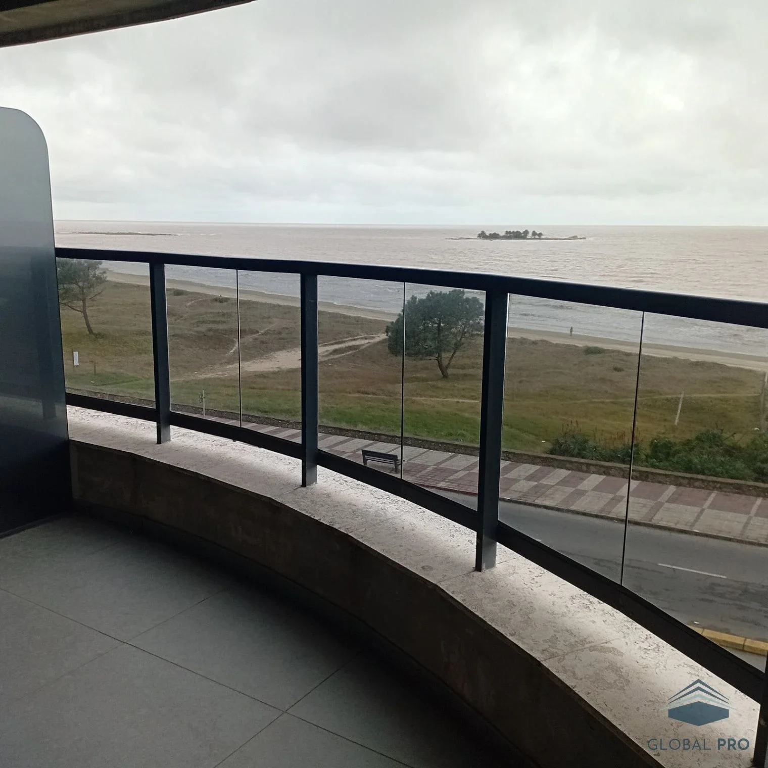 Apartamento en alquiler c/ cochera en Malvin - Imagen 3