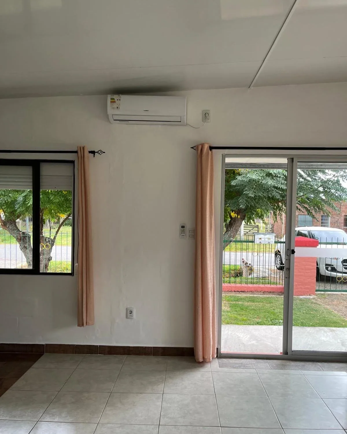 Casa en alquiler c/ cochera en Nueva Helvecia - Imagen 3