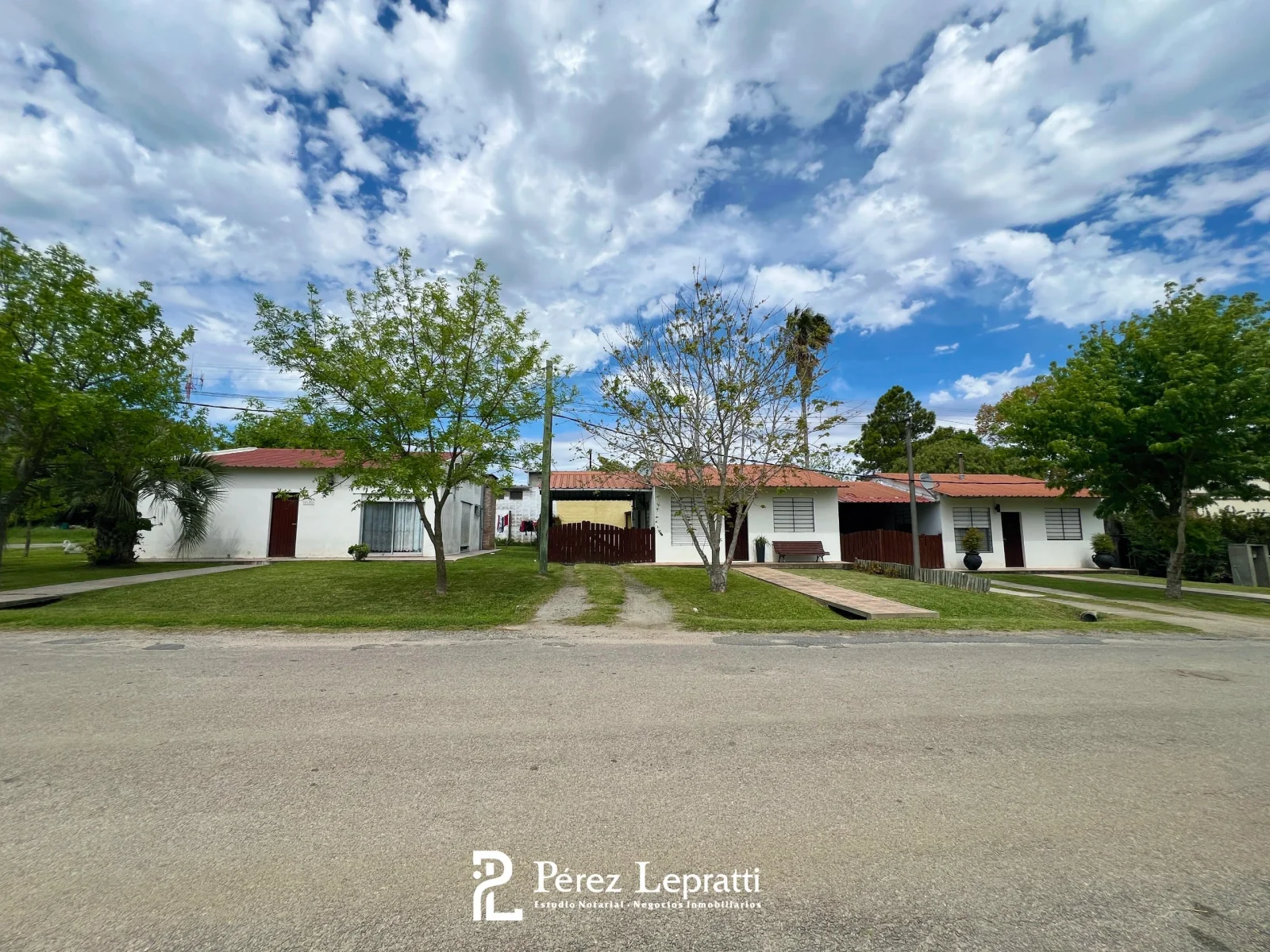Casa en venta c/ cochera en Colonia Valdense - Imagen 1