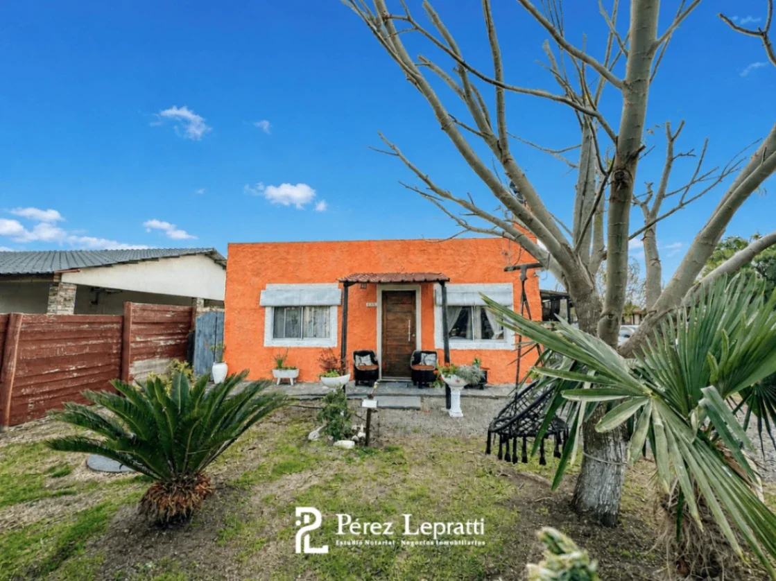Casa en venta c/ cochera en Nueva Helvecia - Imagen 2