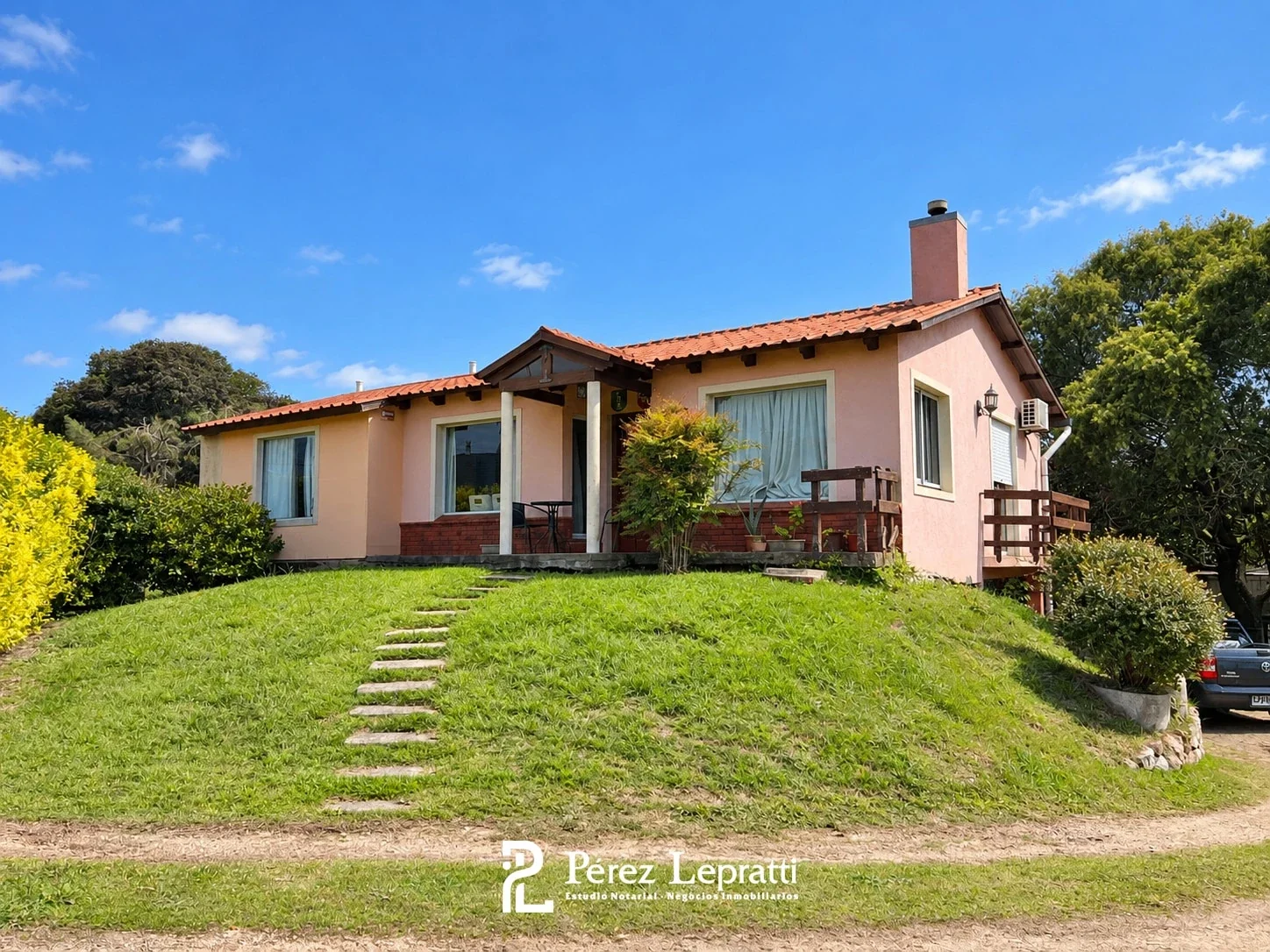 Casa en alquiler c/ cochera en Nueva Helvecia - Imagen 1