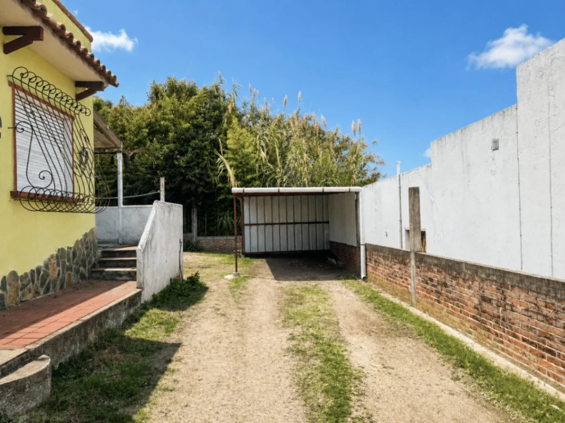 Casa en alquiler c/ cochera en Nueva Helvecia - Imagen 2